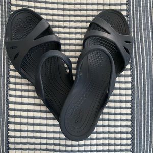 EUC Crocs Kelli Sandal in Navy